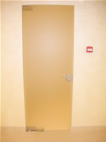 Матовая цветная стеклянная дверь